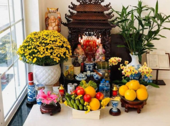 Có nên hạ giải bàn thờ Thần Tài không?